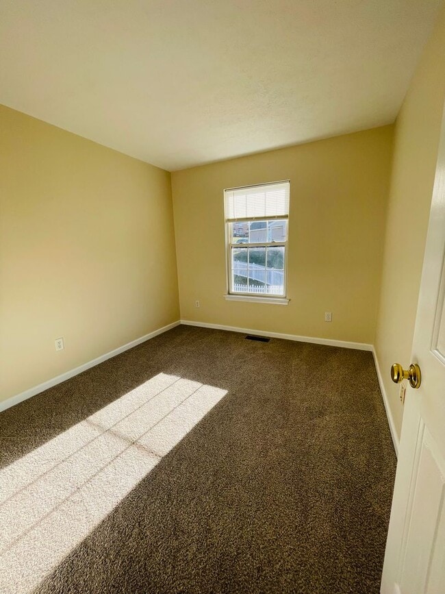 Building Photo - Townhouse for Rent in Beacon Hill