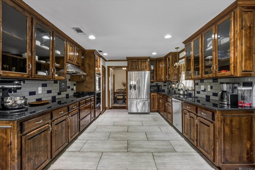 Building Photo - 6414 Highland Rd