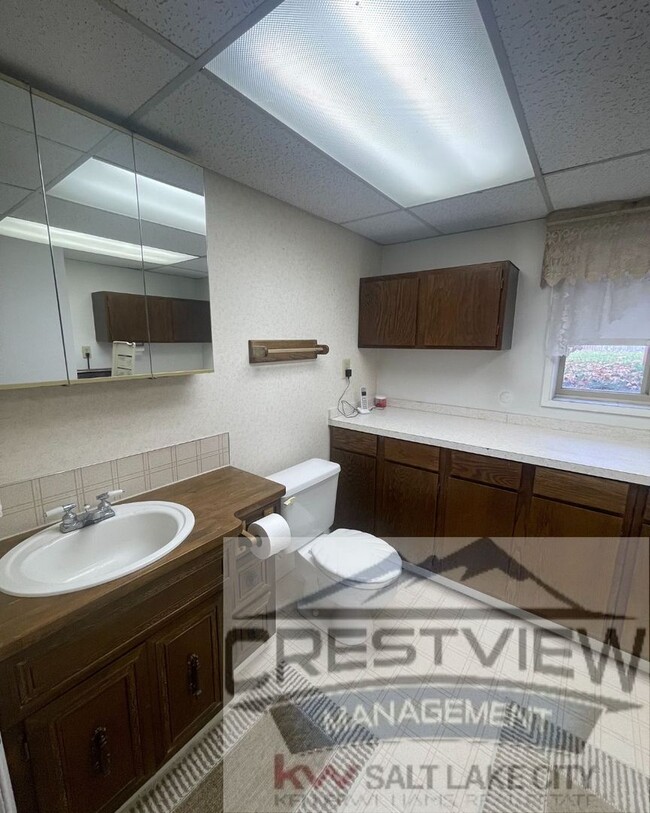 Building Photo - Charming East Sandy Home in a Prime Location