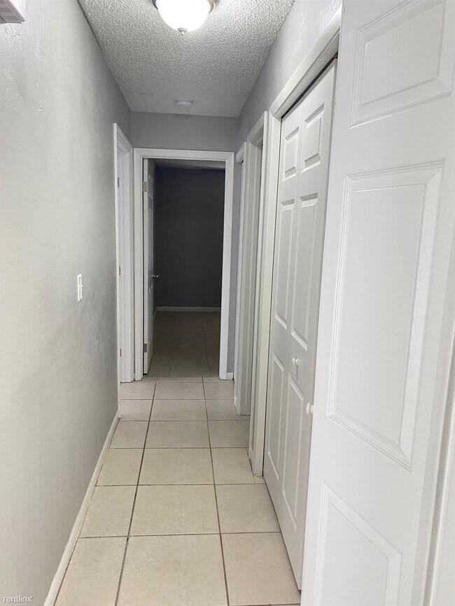 Building Photo - 3 br, 2 bath Duplex - 16A Brelyn Pl