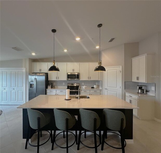 Building Photo - 14251 Heritage Landing Blvd