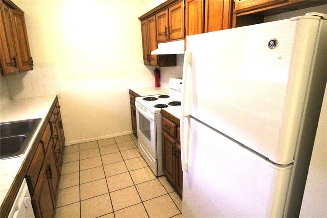 Building Photo - 114 NE 12th St