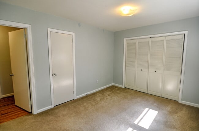 Building Photo - Home in Chapel Hill With Huge Yard!