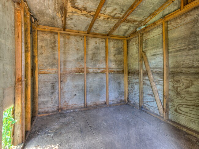 Building Photo - 2104 SW 68th St