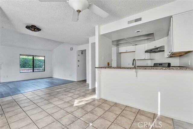 Building Photo - 9764 Huntington Dr