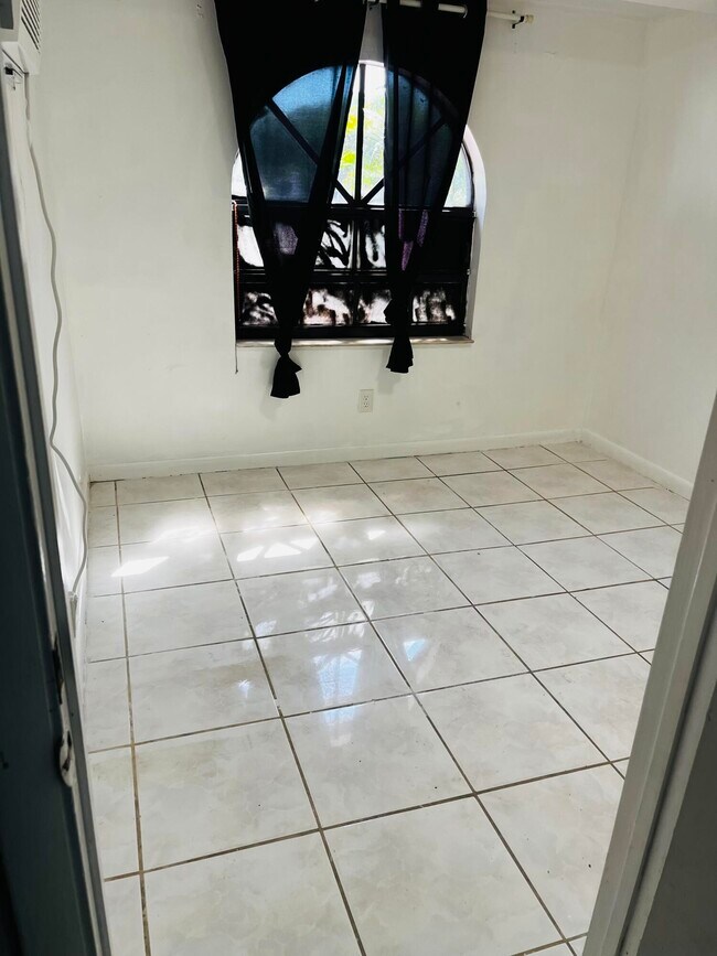 Building Photo - 19530 NW 11th Ave