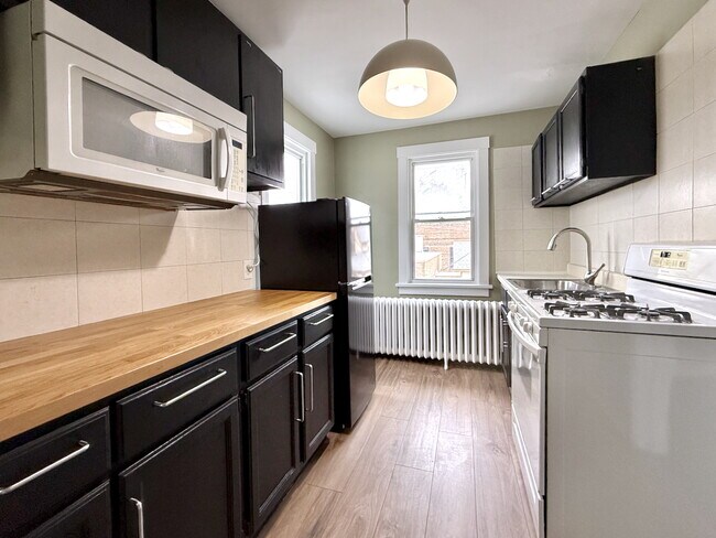 Building Photo - 203 Symphony Way