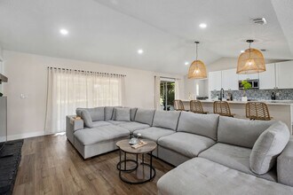 Building Photo - 4520 Lake Gem Cir