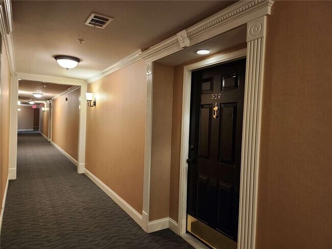 Building Photo - 27309 Plantation Dr NE