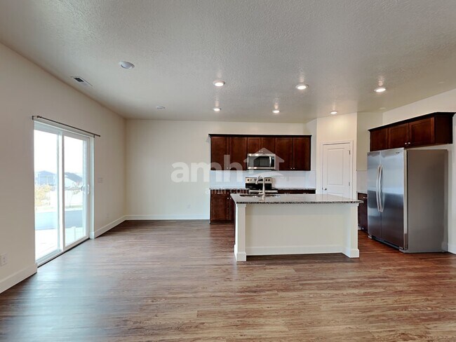 Building Photo - 1205 Wagon Way