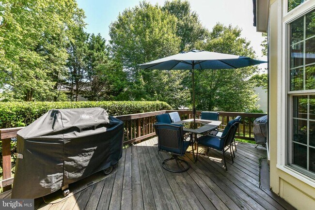 Building Photo - 641 Meade Dr SW