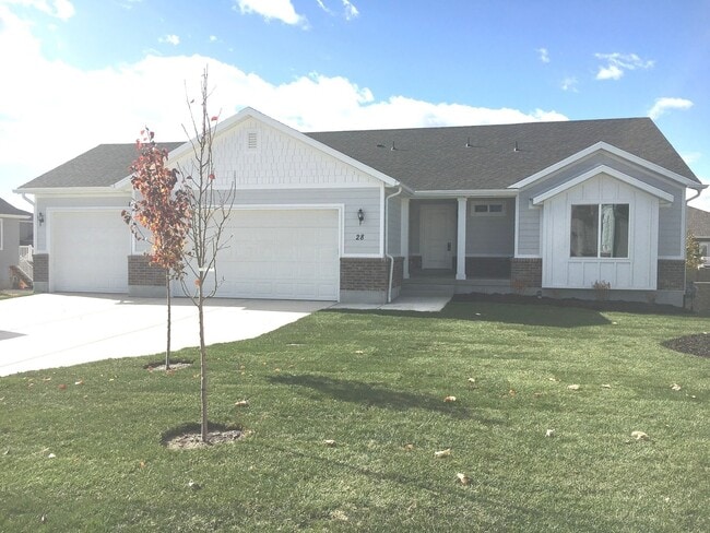 Primary Photo - LOVELY VINEYARD RAMBLER FOR RENT