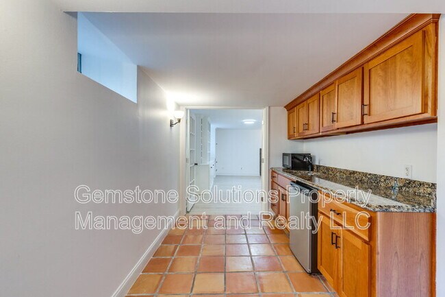 Building Photo - 502 32nd Ave S