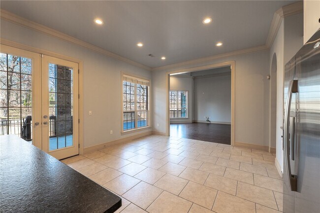 Building Photo - 5106 S Sloan Cir