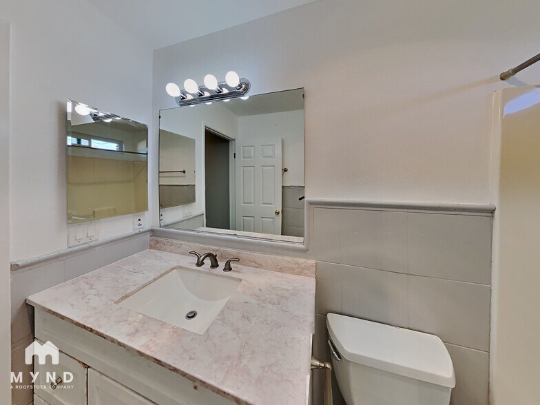 Building Photo - 6381 Medio St