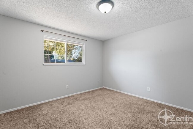 Building Photo - 8805 NE 90th Ave