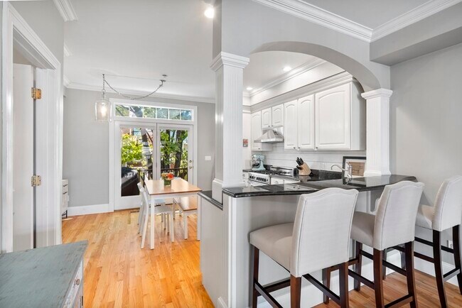 Building Photo - 10 S Sydney St