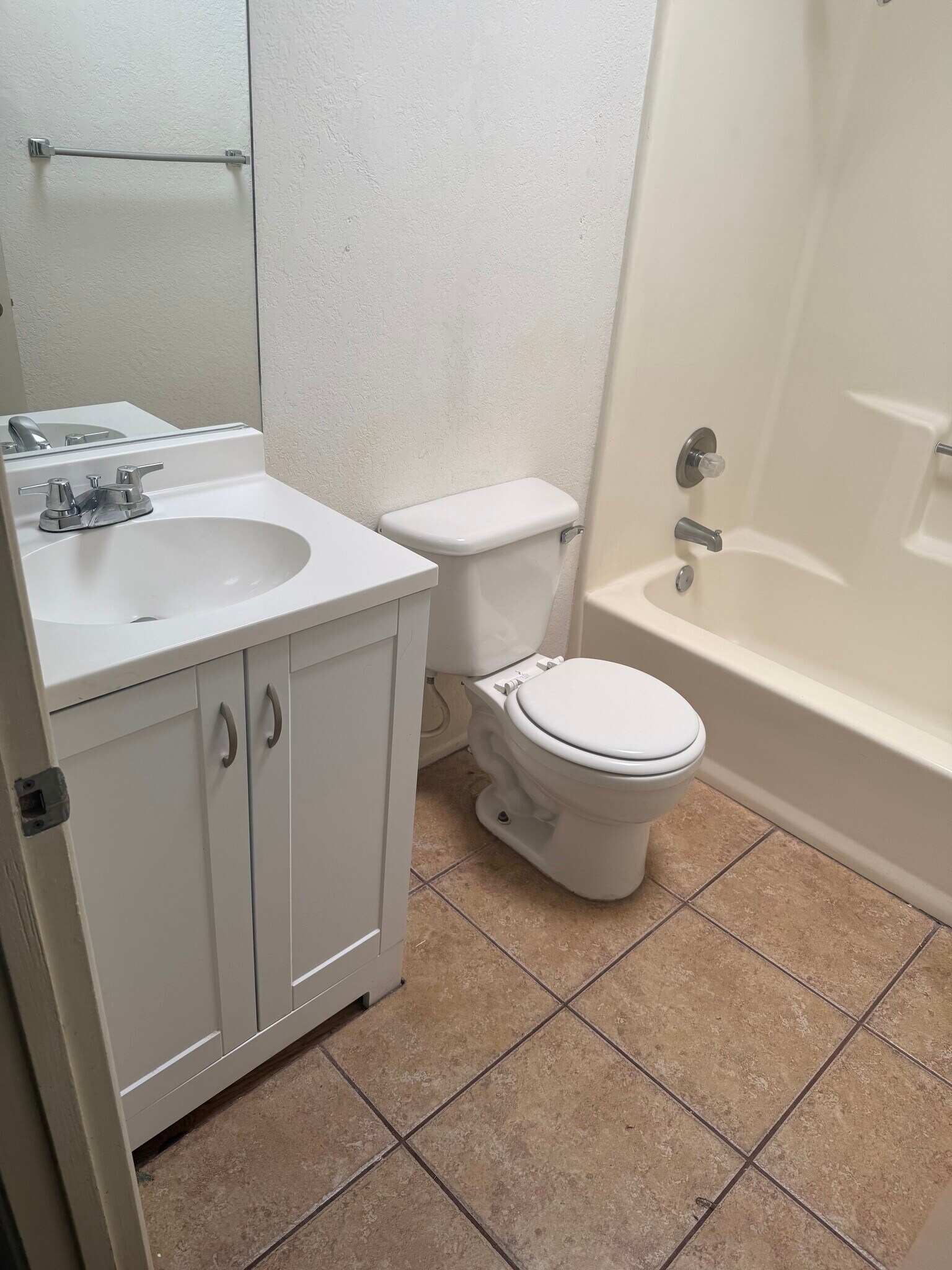 Building Photo - 433 Avenida Garza