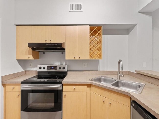 Building Photo - 200 4th Ave S