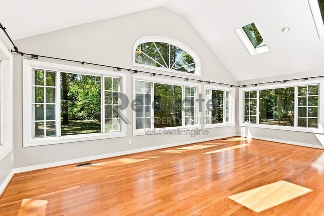Building Photo - 2321 Pleasant Run Dr