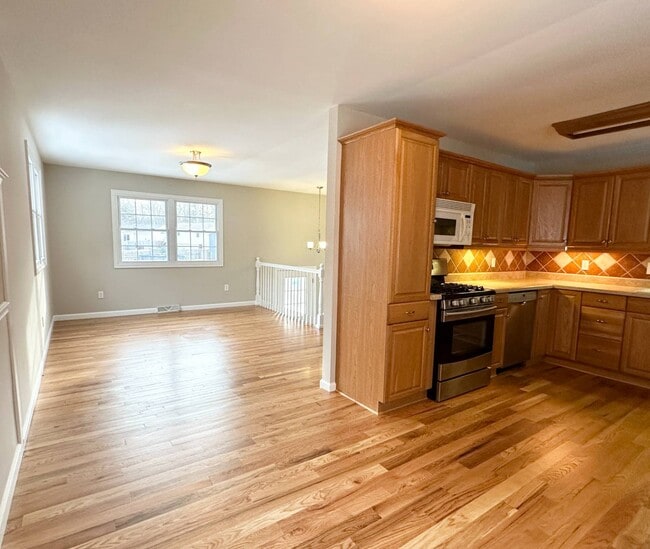 Building Photo - 76 Trottingham Ct