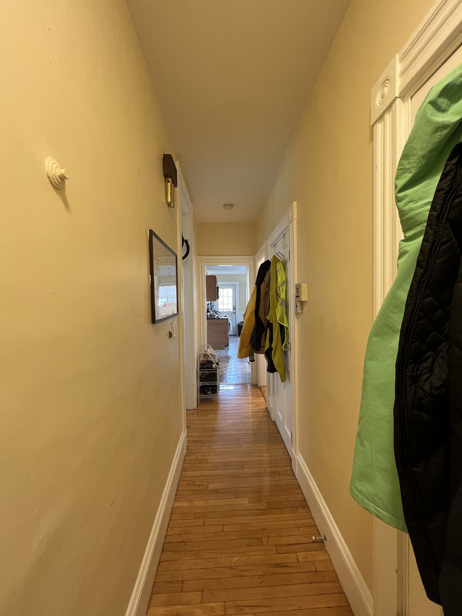 Building Photo - 176 Elm St