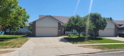 Building Photo - Spacious West Sioux Falls Twinhome with Gr...