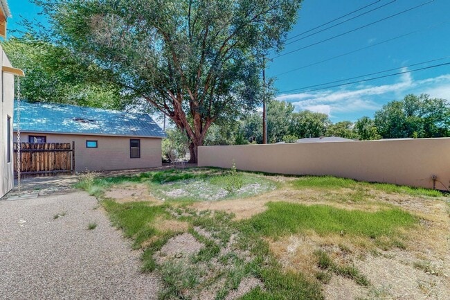 Building Photo - North Valley Fabulous 2018/sf 2 Bedroom  2.5 Bath  with Garage