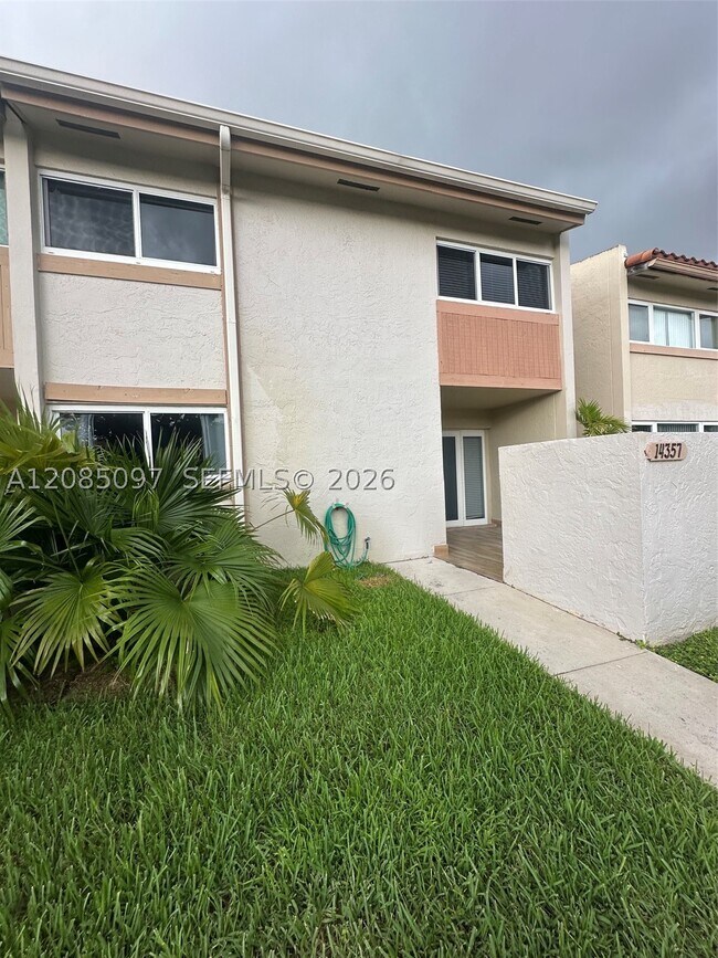 Building Photo - 14357 Kendale Lakes Dr