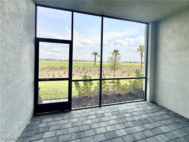 Building Photo - 15285 Grn Acrs Ave