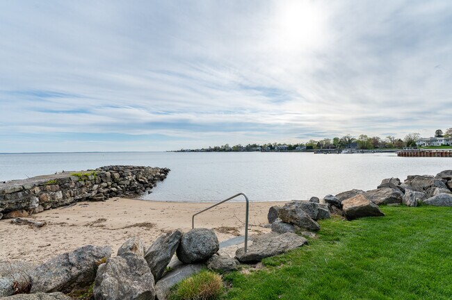 Building Photo - 187 Dolphin Cove Quay