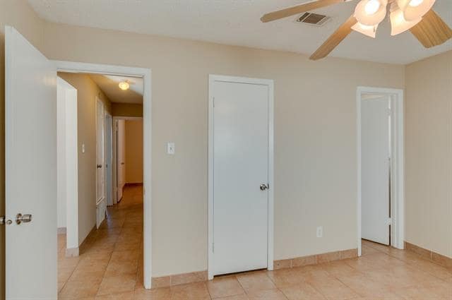 Building Photo - 611 Johns Dr