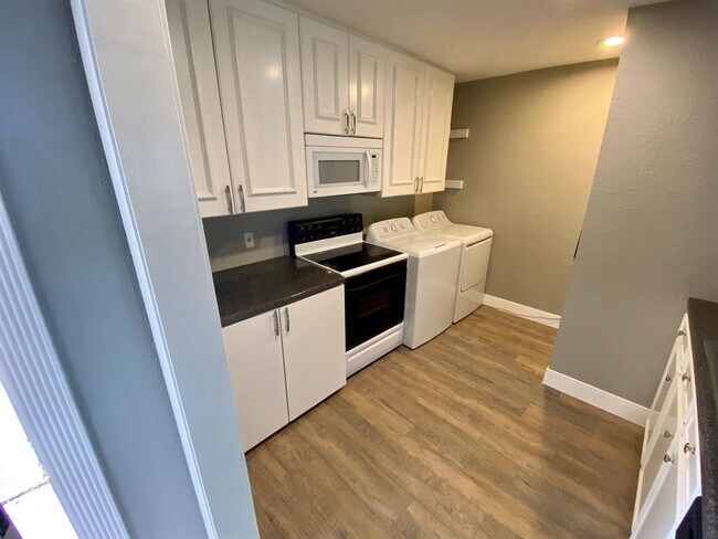 Building Photo - 74 April Hill