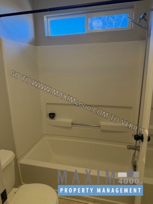 Building Photo - 385 Sunnyside Cir