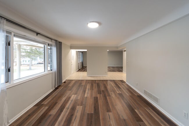 Building Photo - 46105 W Seven Mile Rd