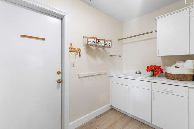 Building Photo - 518 Gardenia Terrace