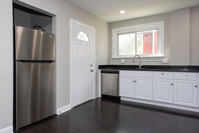 Building Photo - NORTH COLLEGE HILL -  Stunning remodel 3be...