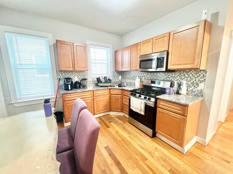 Primary Photo - 13 Hendry St