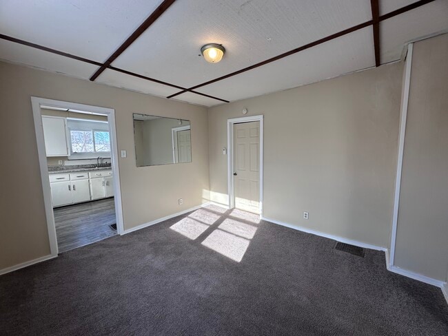 Building Photo - 124 Beard-N