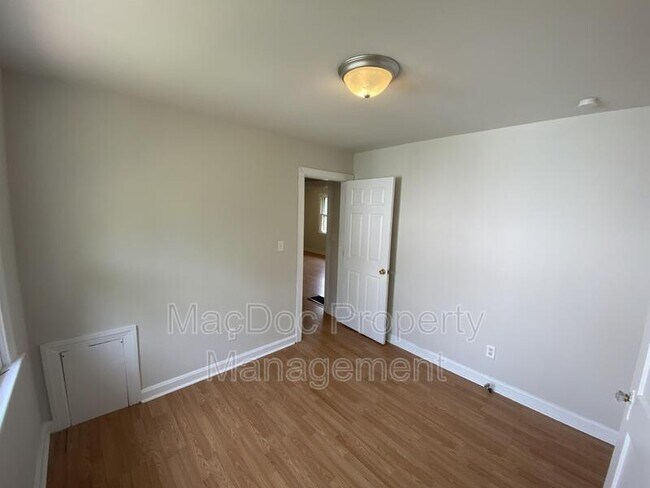 Building Photo - 119 Gibson St