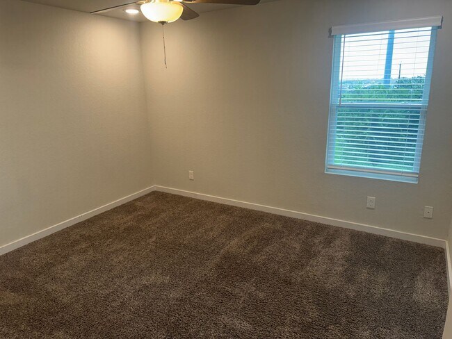 Building Photo - Stylish, Spacious & Close to It All – Your Ideal Townhome Awaits!