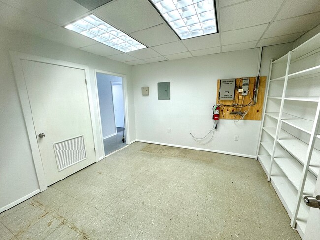 Building Photo - Office Space In Downtown Biloxi! Great Loc...