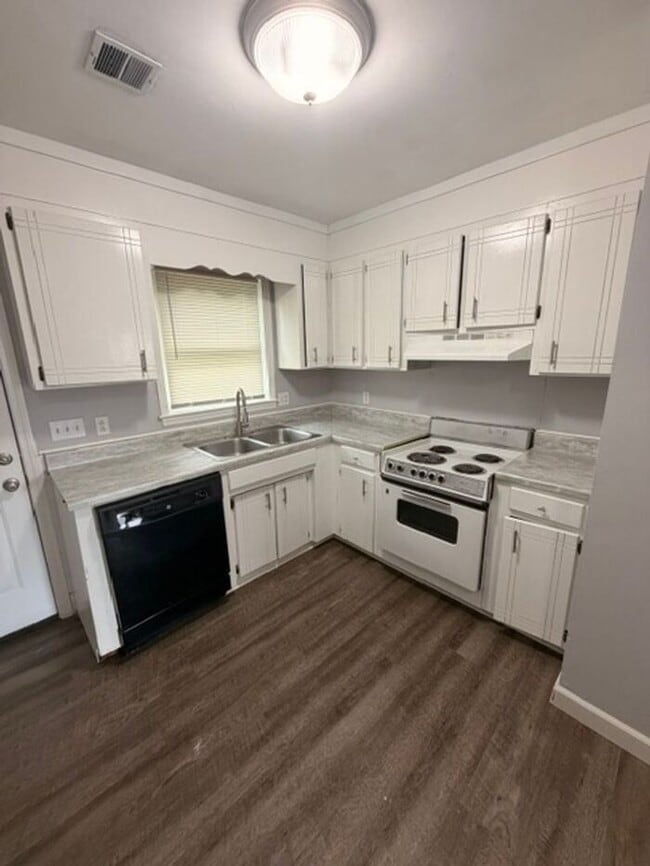 Building Photo - Beautiful 2 bedroom Apartment!