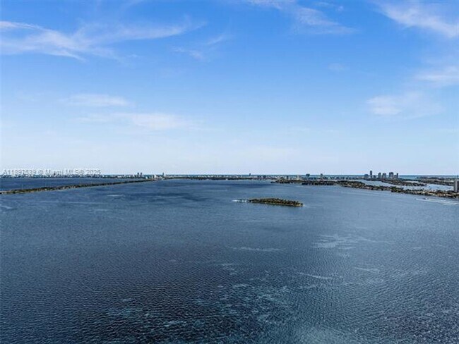 Building Photo - 700 NE 24th St