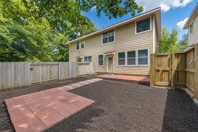 Building Photo - 225 Summerhaze Cir
