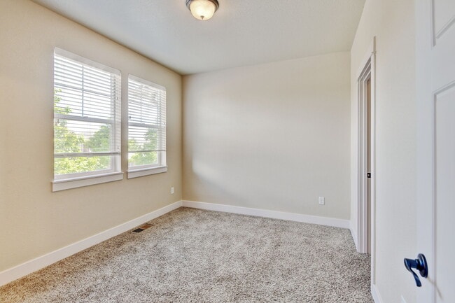 Building Photo - 2107 Sandbur Dr