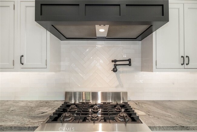 Building Photo - 1720 Vista Del Lago