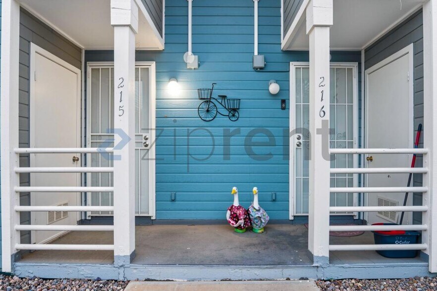 Building Photo - Unit 215