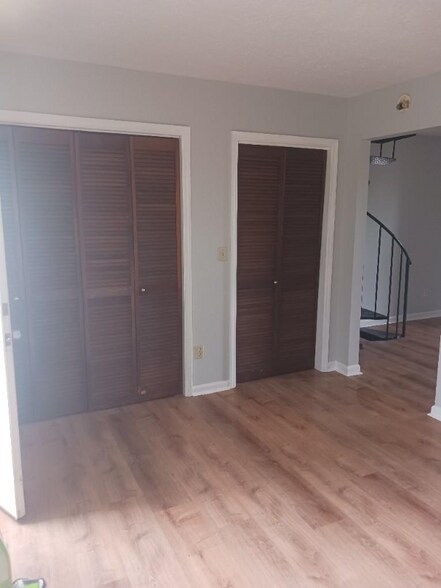 Building Photo - 378 River St