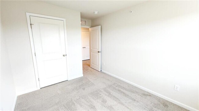 Building Photo - 1132 Martin Rd